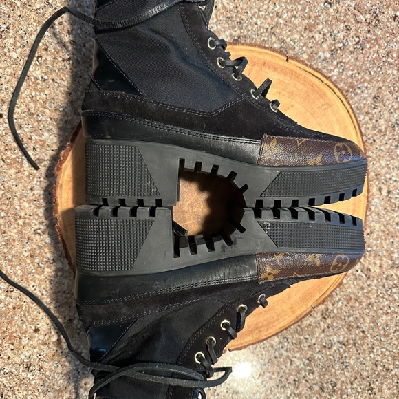 Authentic LouisVuitton Laureate Platform Desert Boot, Black 37.5, VGUC - Picture 3 of 16